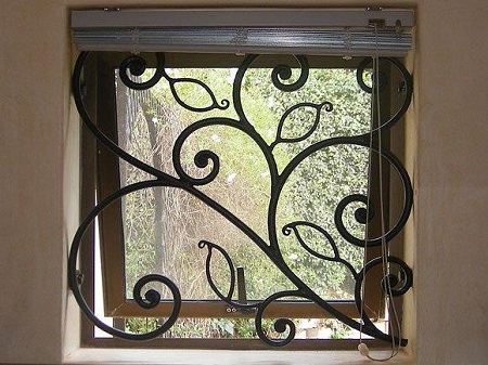 Scrolled burglar bar